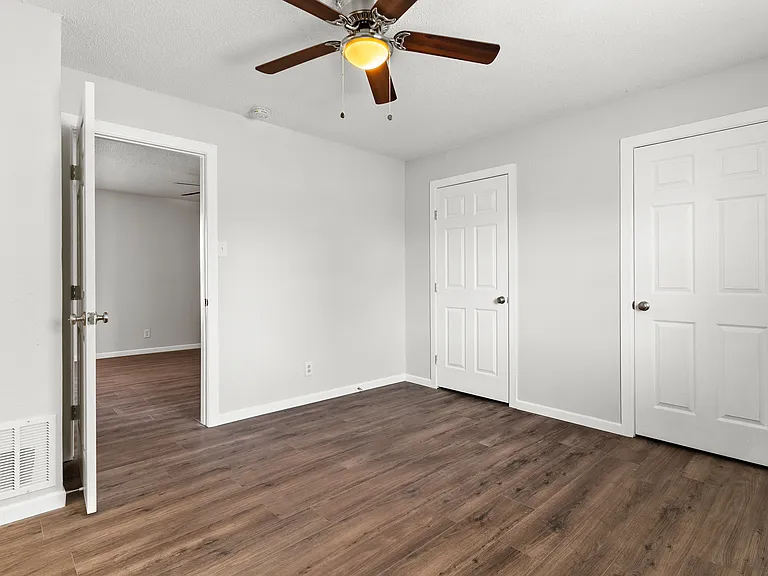405 Root Ave #13 — Photo 10
