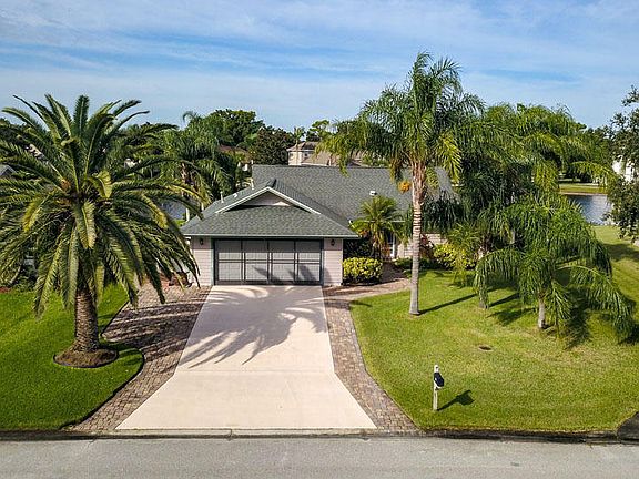 3rd image of 460 Crystal Lake Dr