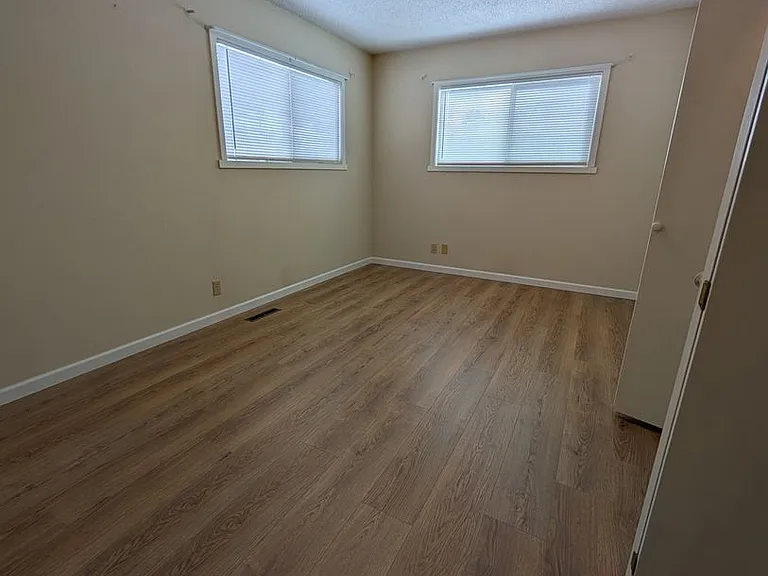 722 Bryden Ave — Photo 8