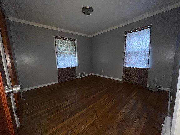 5th image of 21044 Blackmar Ave