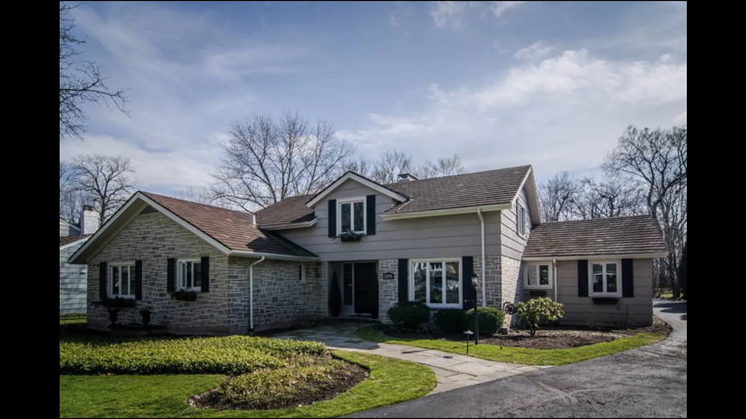22770 Canterbury Ln photo 1