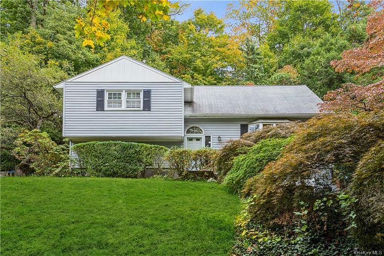 1st image of 10 Burnsdale Ave