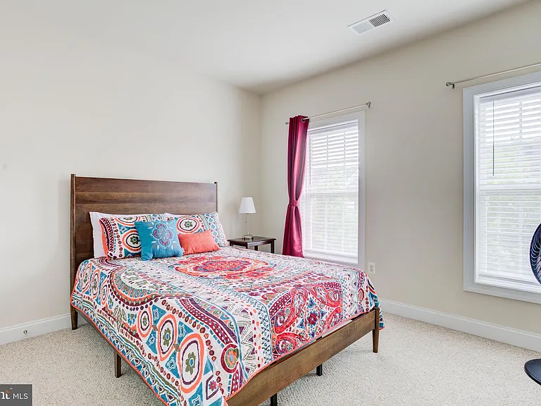 15160 Kentshire Dr — Photo 30