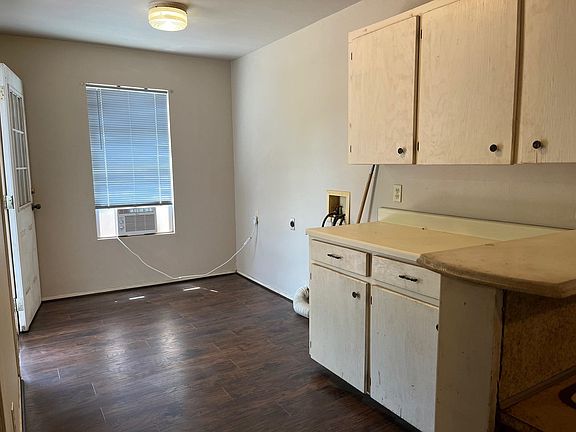 4th image of 303 E Texas St