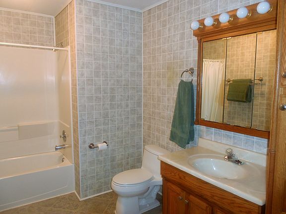 4th image of 1181 Ll Ave