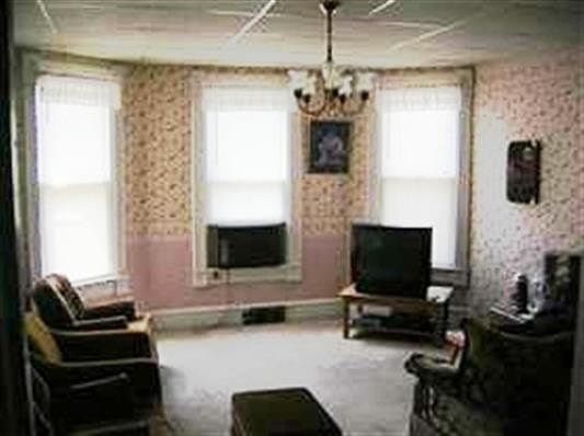 4th image of 310 E Merrimac St