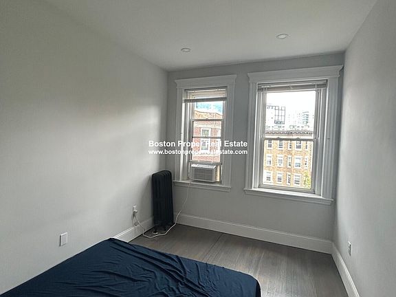 4th image of 109 Queensberry St #14D