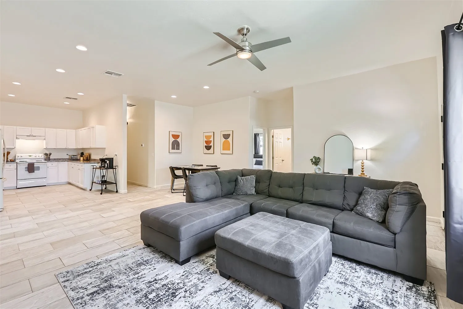 3 bed, 2000 sqft, $2,800 — Photo 2