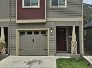 135 Rivers Edge Ct, Gold Hill, OR 97525