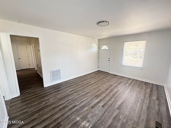 4th image of 2940 Dalton St