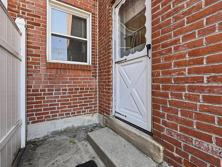 111 Pearl St — Photo 33