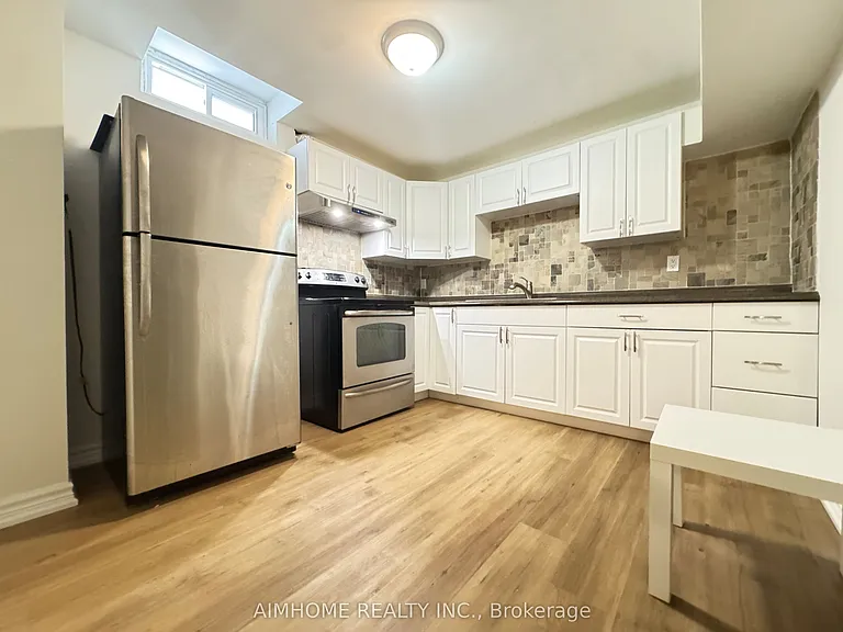 86 Crandall Dr — Photo 3