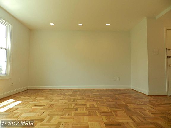 3rd image of 603 Azalea Dr APT 1