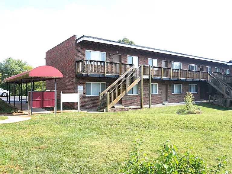 9805 Lilac Dr — Photo 8