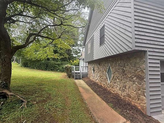 3rd image of 105 Arbour Run
