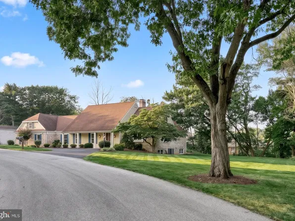 1 W Lawn Cir, Wormleysburg, PA 17043