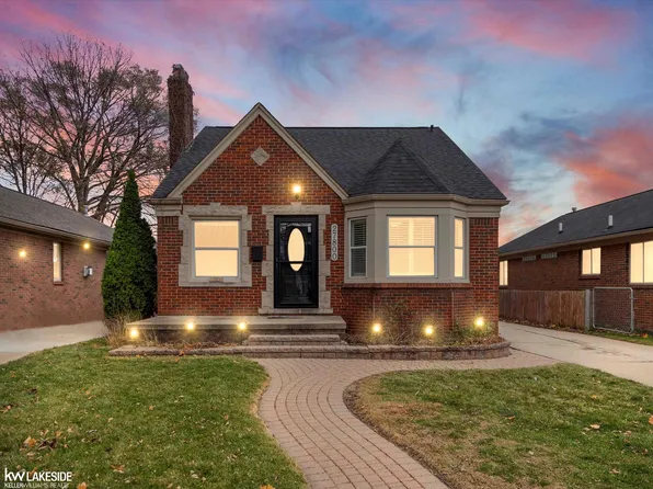27800 Glenwood St, Saint Clair Shores, MI 48081