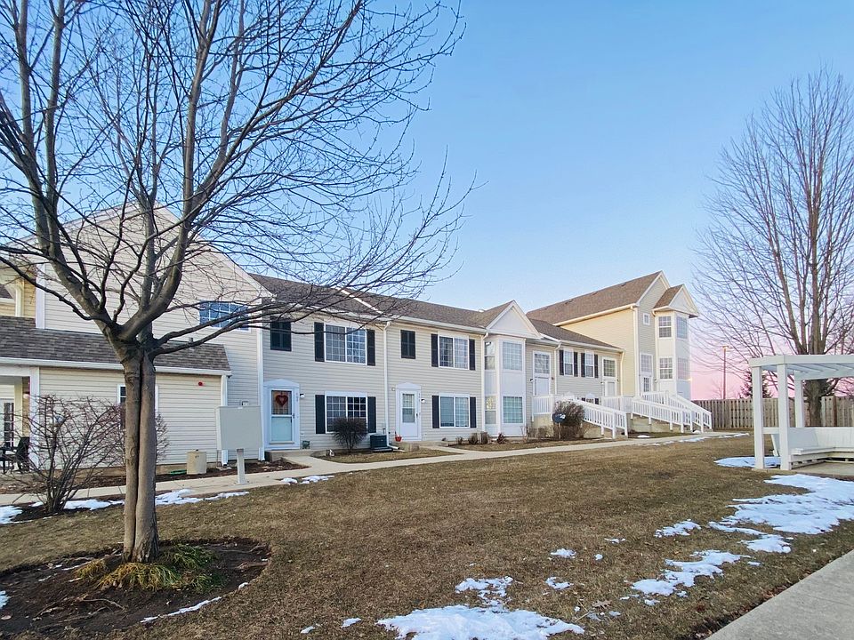 1st image of 404 E Victoria Cir