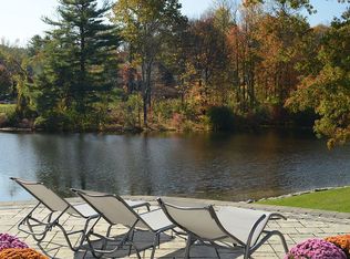 738 Waldens Pond Rd, Albany, NY 12203