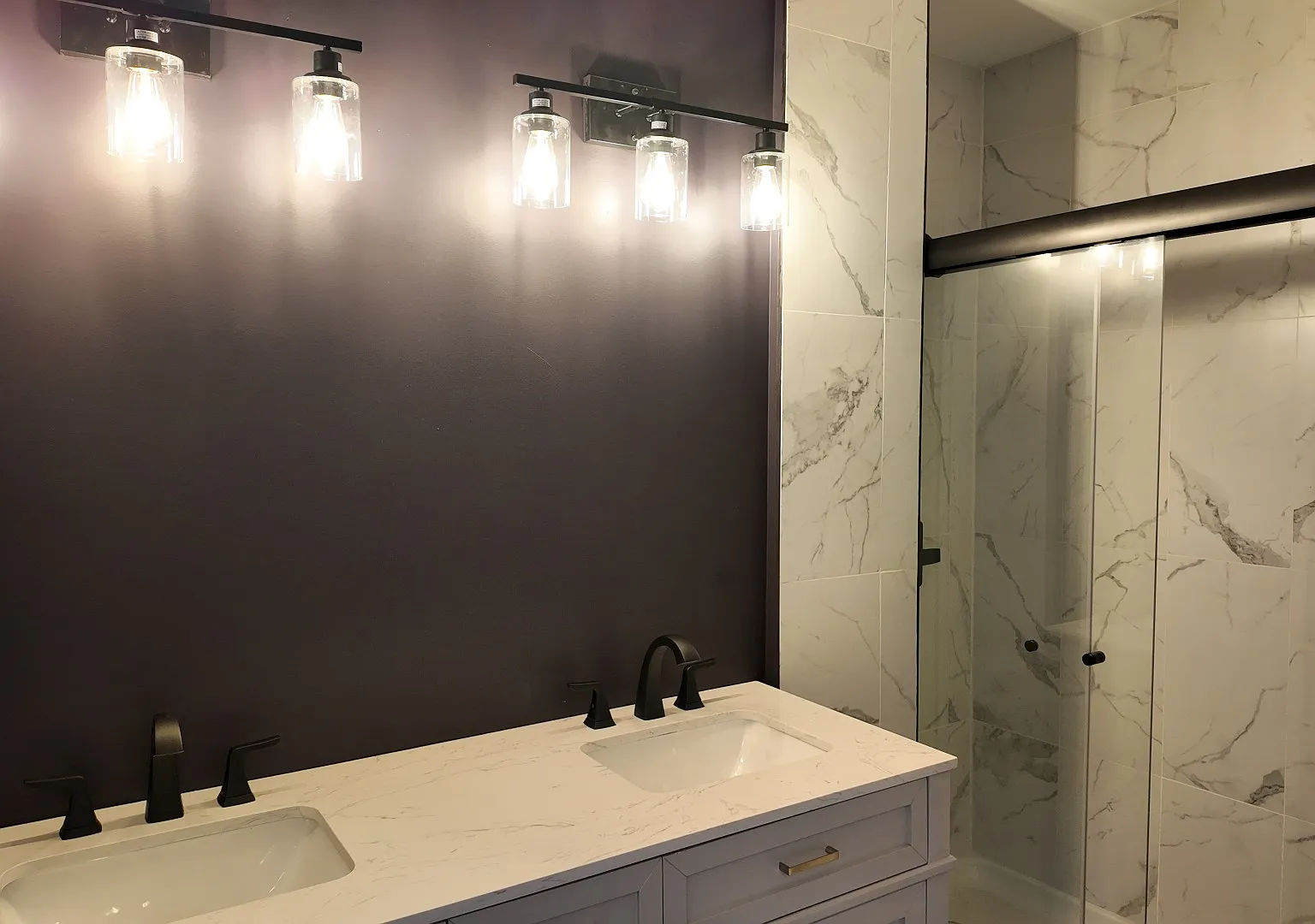 Stylish 1-Bed Loft with Bonus Space in OTR In-Unit Laundry! — Photo 3