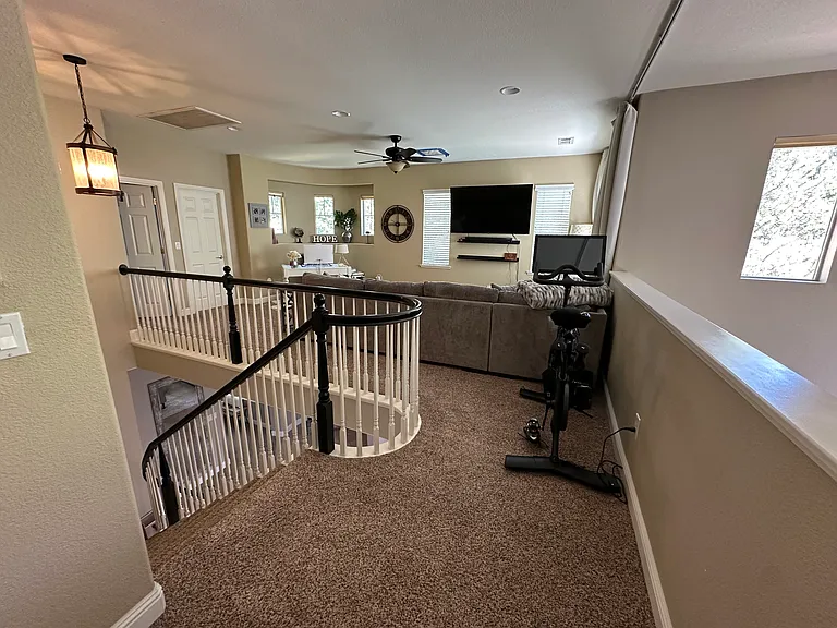 1075 Gamay Dr — Photo 29