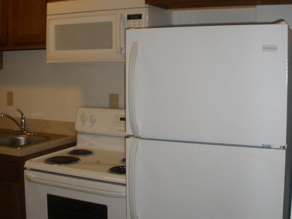 3rd image of 11621 Franklin Blvd APT 3C