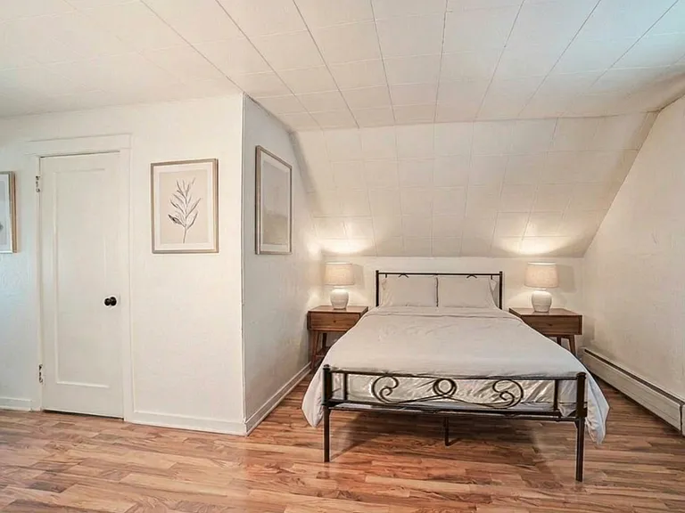 VIRTUALLY STAGED BED AREA
