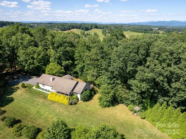 60 Sherry Ln, Leicester, NC 28748