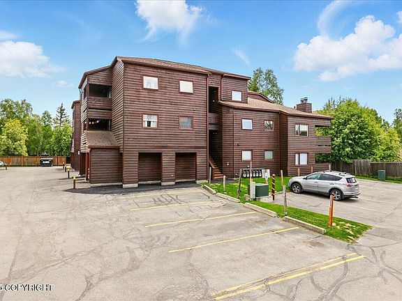 2nd image of 9740 Vanguard Dr APT 32