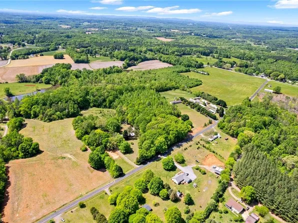 2817 Hollar Rd, Yadkinville, NC 27055