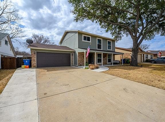 3rd image of 826 Foxwood Pl