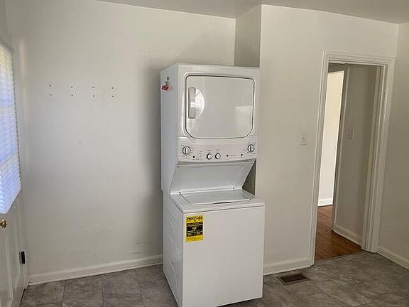5th image of 1018 Beechwood Dr SW