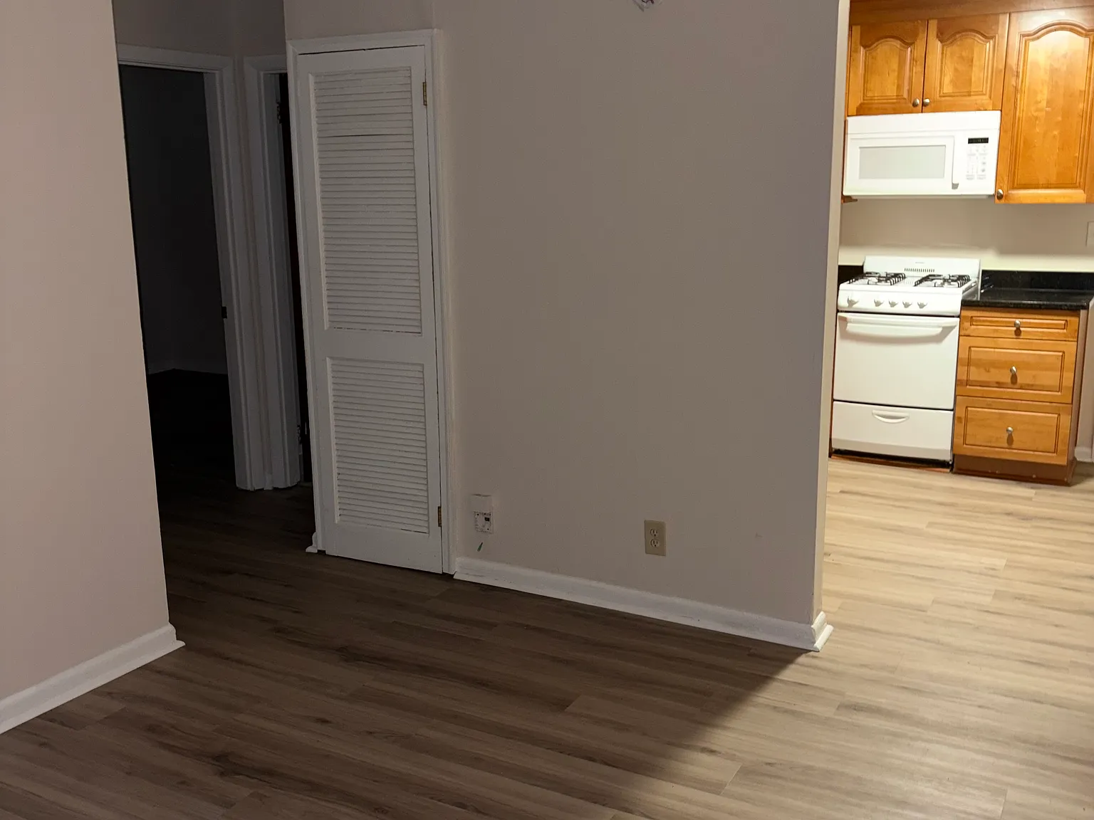 860 Monroe Dr NE — Photo 4