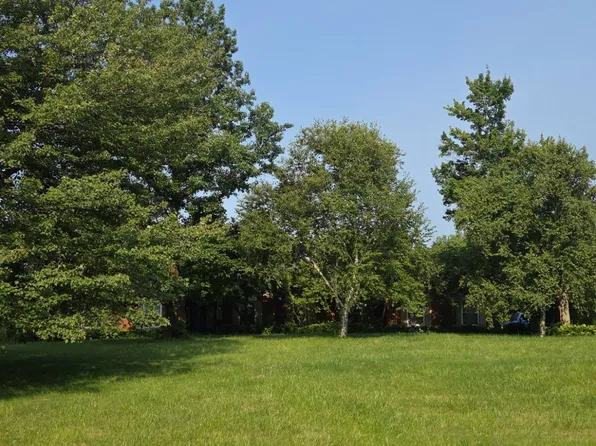 972 N County Line Rd, Westville, IN 46391
