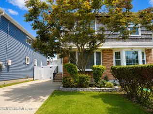 112 Amador St, Staten Island, NY 10303