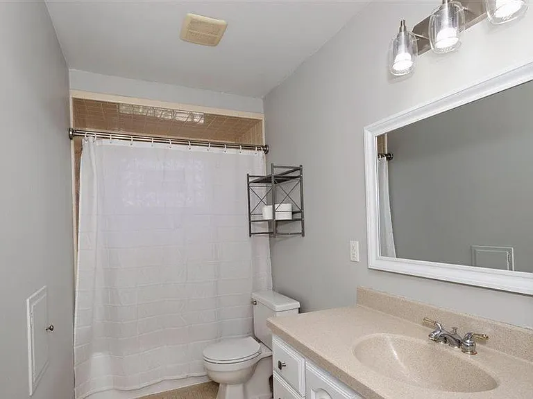21825 Ridgeway St — Photo 7