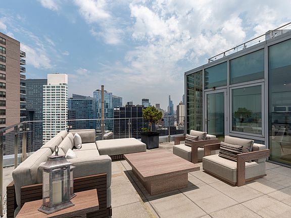4th image of 554 W 54th St #28O