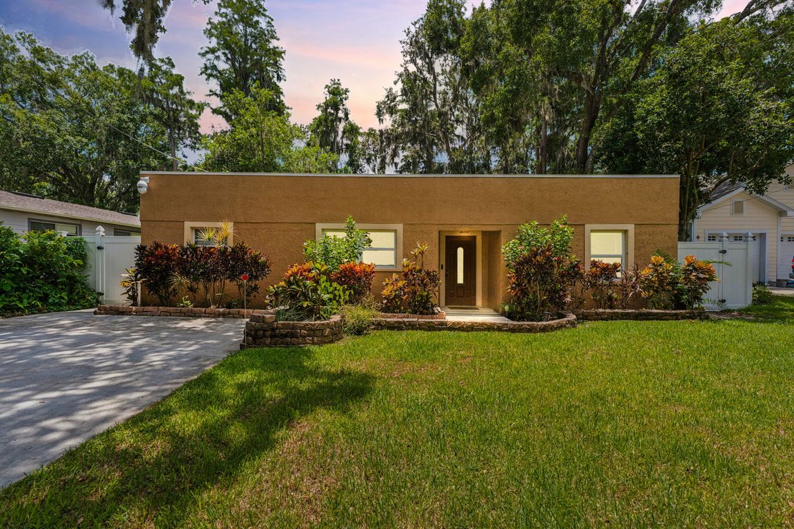 5704 Half Moon Lake Rd, Tampa, FL 33625 - 001