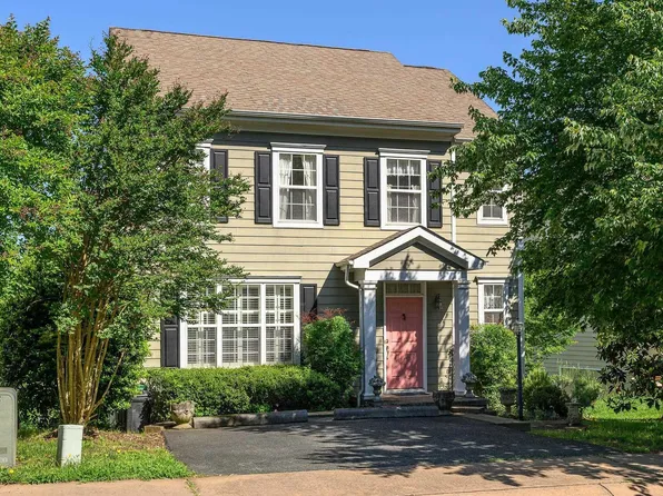 1115 Saint Charles Ct, Charlottesville, VA 22901
