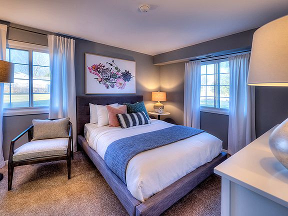 Fairways of Naperville Master Bedroom