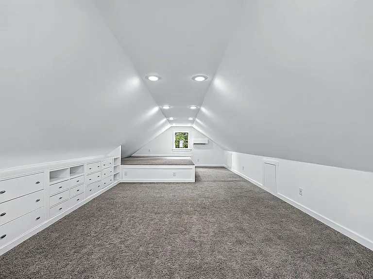Third Floor bonus room with built in drawers