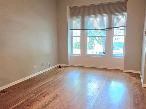 3rd image of 1507 N Hudson Ave #1F