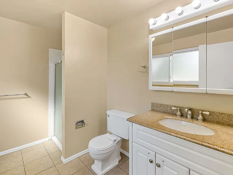 1401 Sanderson Ave — Photo 28