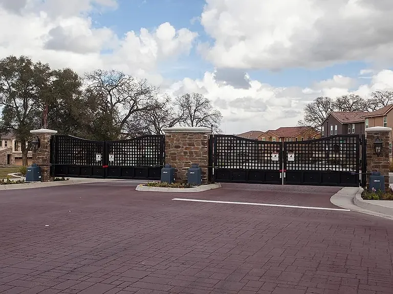 4193 Vittorio Dr — Photo 3