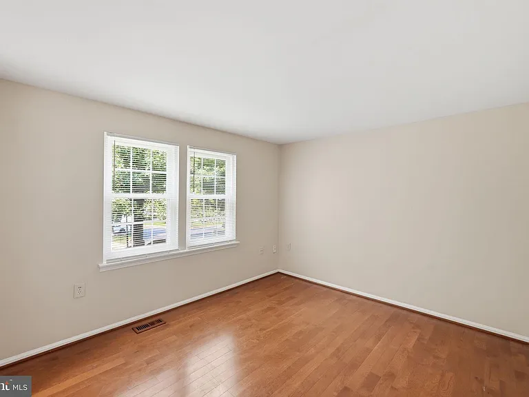 10065 Chestnut Wood Ln — Photo 11
