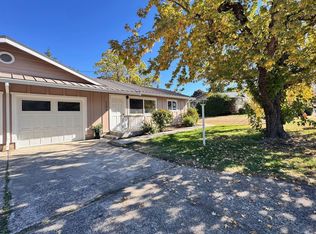1196 Valley View Dr, Medford, OR
