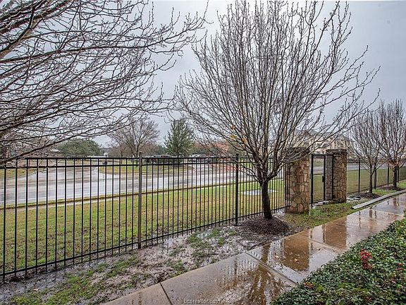 3rd image of 305 Holleman Dr #201