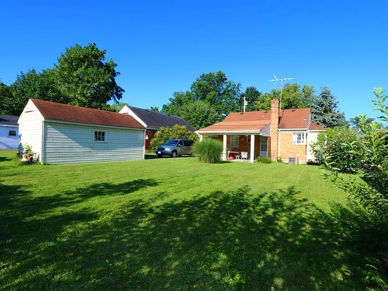 7704 Monticello Ave — Photo 2
