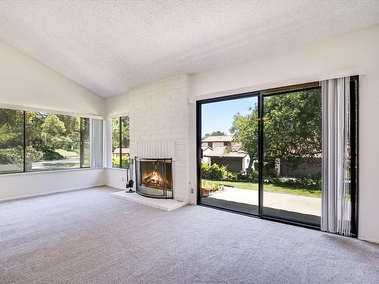 18 Stanford Cir — Photo 21