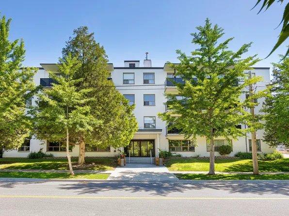 55 42nd St #304, Toronto, ON M8W 3P3